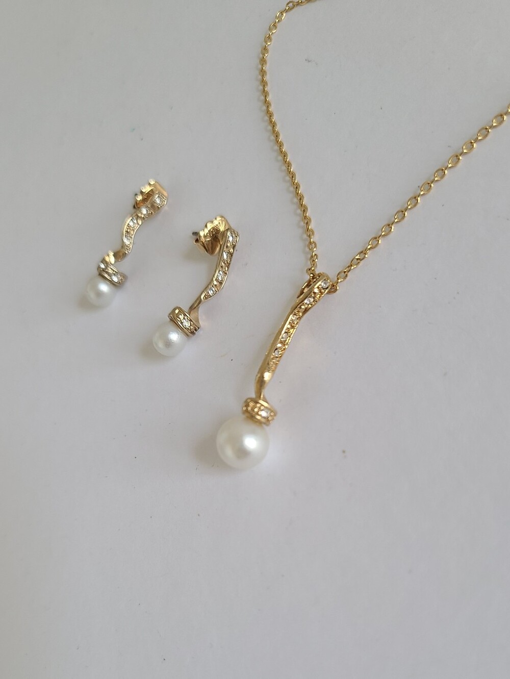 Vintage Gold Tone Rhinestone Pearl Drop Evening Formal Necklace Earrings Set